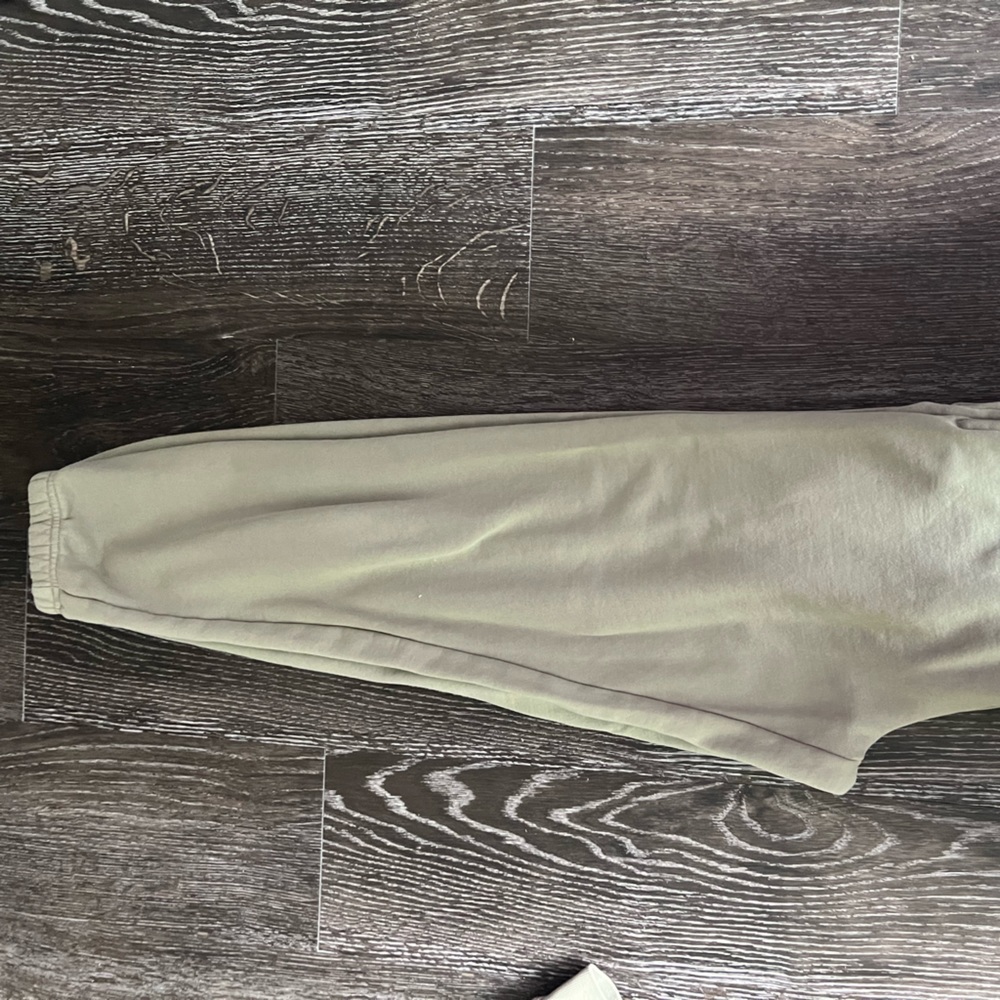 Tna- Cozy Fleece Mega Sweatpant, medium, great condition.